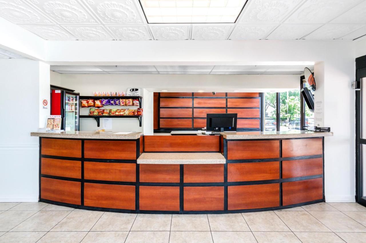 Hotel Oyo Townhouse Houston George Bush Intercontinental Extérieur photo