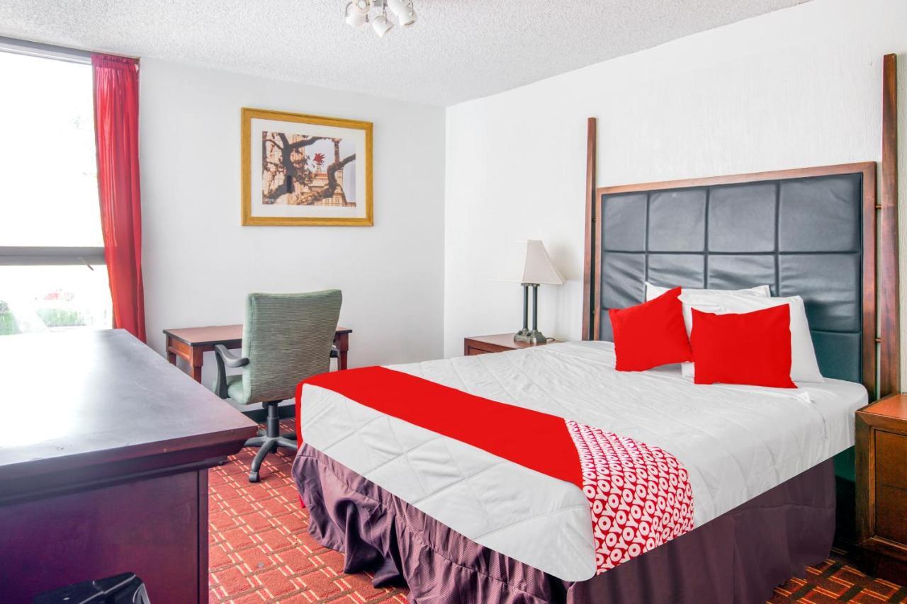 Hotel Oyo Townhouse Houston George Bush Intercontinental Extérieur photo