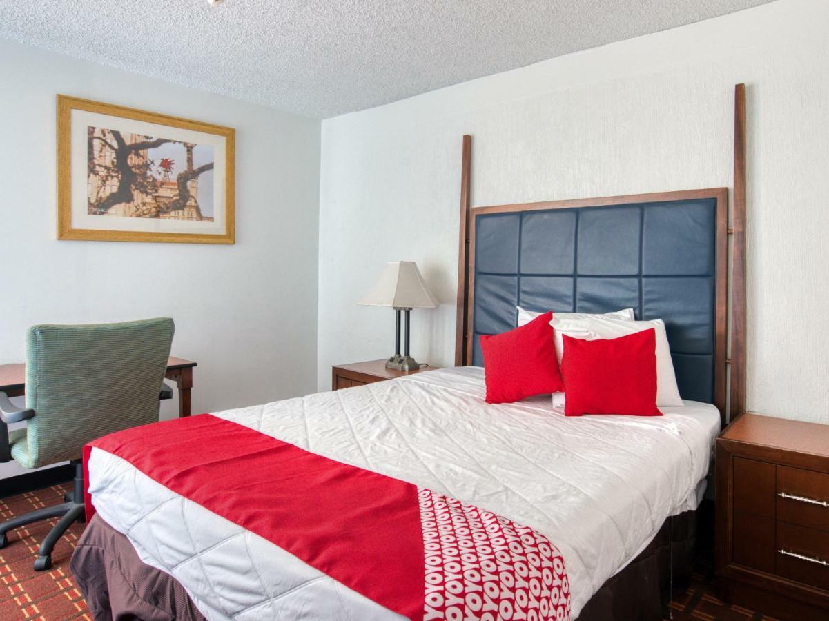 Hotel Oyo Townhouse Houston George Bush Intercontinental Extérieur photo