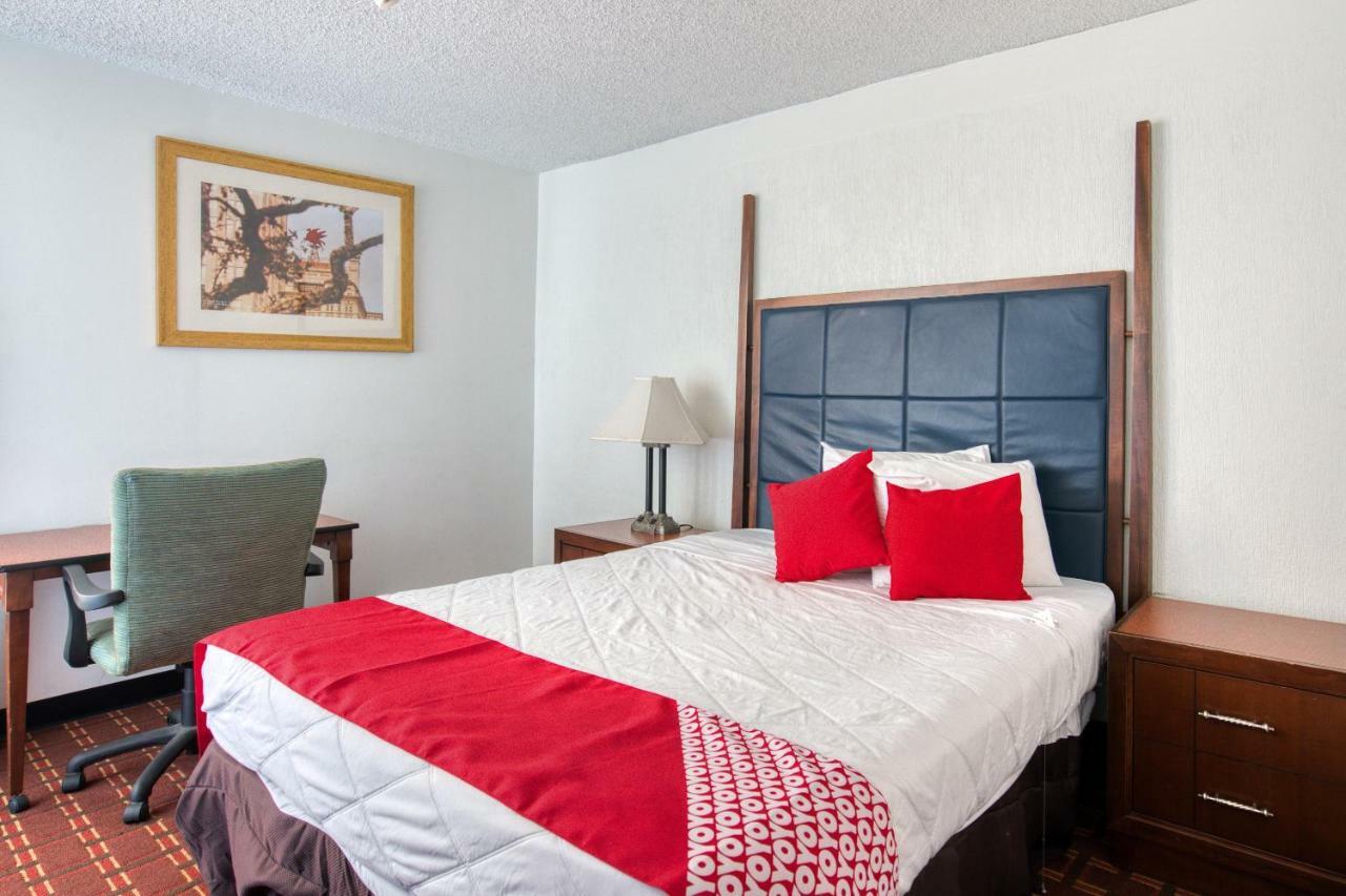 Hotel Oyo Townhouse Houston George Bush Intercontinental Extérieur photo